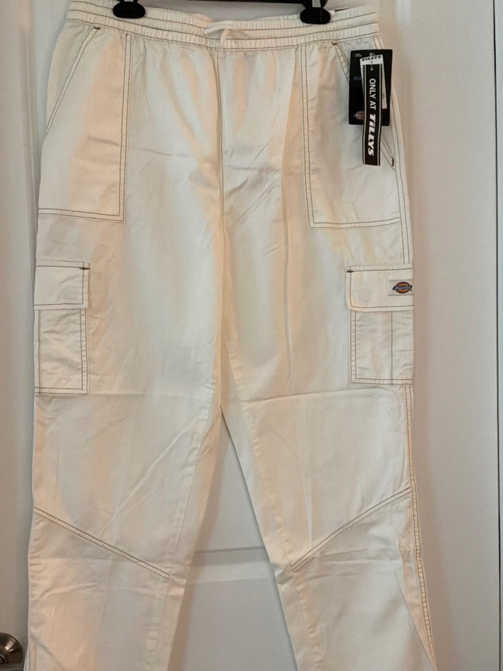 Dickies cream cargo pants new with tags, size large